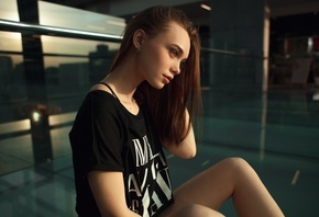 women, portrait, brunette, T-shirt, sitting