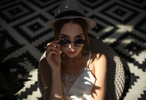 women, Ksenia Kokoreva, portrait, women with glasses, hat