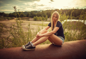 women, blonde, sitting, socks, jean shorts, T-shirt, sneakers, women outdoo ...