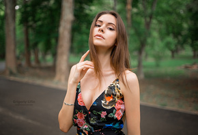 women, Grigoriy Lifin, cleavage, eyeliner, trees, portrait, women outdoors