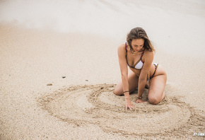 women, kneeling, sand, tanned, bikini, women outdoors