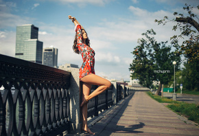 Disha Shemetova, women, closed eyes, arms up, trees, women outdoors, building