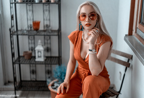 Lara Waltemode, women, Andreas-Joachim Lins, sitting, portrait, red nails,  ...