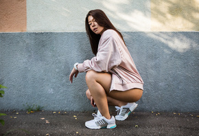 women, squatting, ass, wall, sweater, brunette, portrait