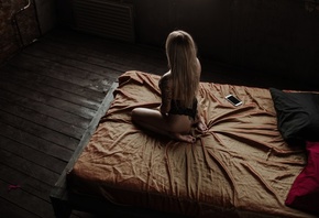 women, blonde, ass, in bed, pillow, black lingerie, tattoo, cellphone, brunette, wooden floor