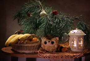 украшения, ветки, стол, праздник, игрушки, новый год, рождество, фонарь, лемур, фрукты, бананы, корзинка, сосна, салфетка