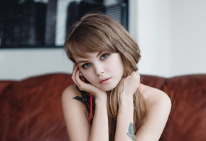 Anastasia Scheglova, women, portrait, tattoo, couch