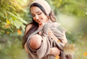 Irina Nedyalkova, люди, женщина, мать, мама, ребёнок, малыш, младенец, радость, счастье, материнство, природа, лето, листва