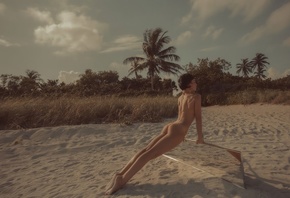 women, beach, sand, mirror, reflection, palm trees, ass, women outdoors, looking away, bikini, brunette, tan lines, short hair