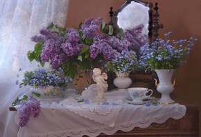 Валентина Колова, комод, зеркало, салфетки, вазы, ветки, сирень, цветы, незабудки, чашка, фигурка, ангел