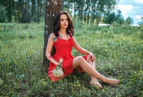 women, red dress, polka dots, women outdoors, tattoo, trees, blue nails, red lipstick, pierced nose, sitting, gray eyes