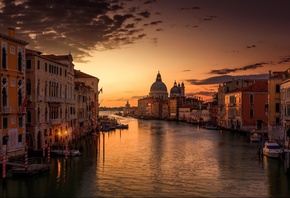 Обои Venice, Italy, Canal Grande, Венеция, Италия, закат, небо, облака, канал, вода, здания, церкви, здания, лодки, город