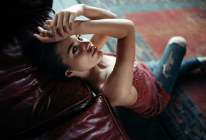 women, sitting, torn jeans, couch, looking at viewer, juicy lips, portrait, on the floor, pink nails