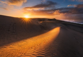 песок, небо, солнце, облака, лучи, свет, закат, барханы, пустыня, дюны