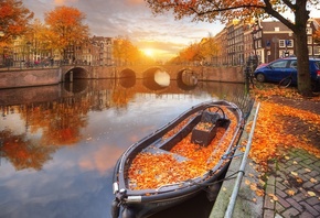 Амстердам, город, канал, мосты, дома, здания, улица, лодка, осень, облака,  ...