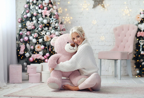 women, Katerina Shiriaeva, hairbun, Dmitry Arhar, Christmas Tree, smiling, teddy bears, chair, presents, on the floor, white sweater, brunette, Christmas, women indoors