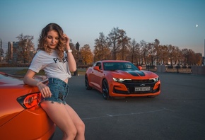 women, women with cars, curly hair, trees, sky, women outdoors, building, white t-shirt, watch, Moon, Chevrolet
