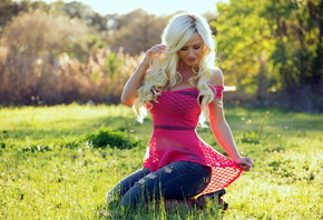 , , Aida Ridic, , ,  , ,   ,  , women, model, blonde, pose, in pink, jeans, women outdoors, green lawn