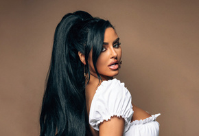 �������, ������, ��������, Abigail Ratchford