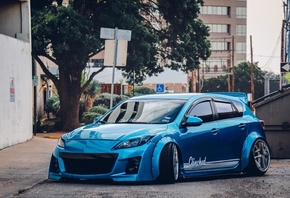 Mazda, Axela, stance