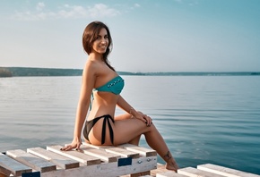 women, bikini, brunette, water, smiling, tattoo, black nails, ass, sky, sitting, looking at viewer