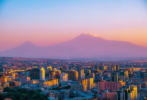 обои здания, город, гора, даль здания, город, гора, даль