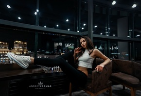 Andrey Kramar, девушка, сидит, кресло, кеды, окно, ночь