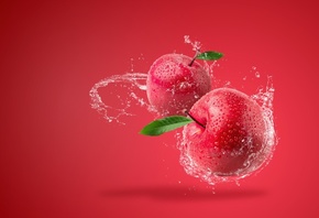 два, яблока, в, брызгах, воды, на, красном, фоне