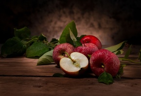 яблоки, листики, красные, дощатая поверхность
