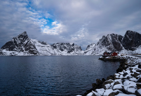 озеро, у, заснеженных, гор, лофотенские, острова, норвегия, камни, снег, зима