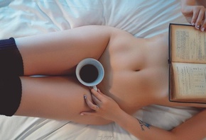 Девушка, утро, постель, кофе