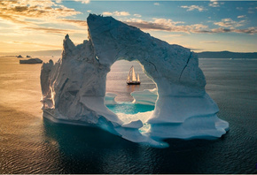 Гренландия, льды, парусник