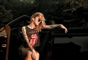 Elisa Rose, women, model, blonde, women outdoors, t-shirt, women with glasses, women with cars, tattoo, glasses, jean shorts, trees, Rolling Stones, cars, black cars, vehicle, sitting