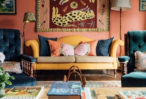 Glebe House, hotel, decorative mix in the sitting room, yellow sofa, pink w ...