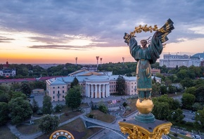 Europe, Ukraine, Kyiv, Maidan Nezalezhnosti, Independence monument