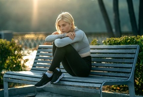 blonde, model, women, women outdoors, bench, sportswear, sneakers, park, sports leggings, leggings, trees, sitting