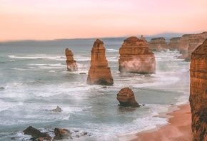 The Twelve Apostles, collection of limestone stacks, Port Campbell National ...