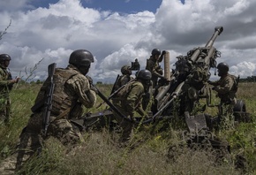 northeastern Ukraine, Ukrainian servicemen, M777 howitzer, Kharkiv region