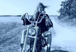 Gisele Bundchen, supermodel, fashion, riding bike