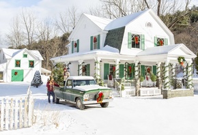 outdoor christmas garland, outdoor Christmas tree, Christmas, Christmas Dec ...