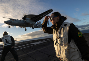 USS Gerald R Ford, Grumman E-2 Hawkeye, all-weather carrier-capable tactica ...