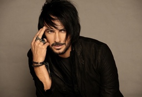 Beto Cuevas, singer, song writer, alternative rock