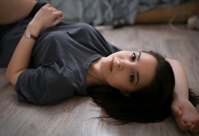 brunette, women, model, women indoors, shorts, T-shirt, short shorts, watch, looking at viewer