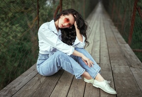 wooden bridge, women with glasses, women outdoors, jeans, white shirt, nature, girl, model, brunette, women