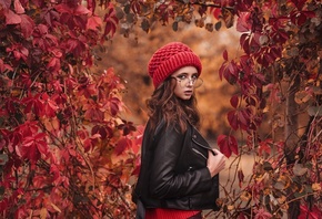 Disha Shemetova, , beanie, woman with glasses, model, red sweater, b ...