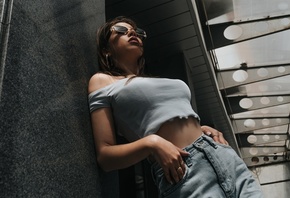 Maks Miron, brunette, jeans, women with shades, , model, women with glasses, red lipstick