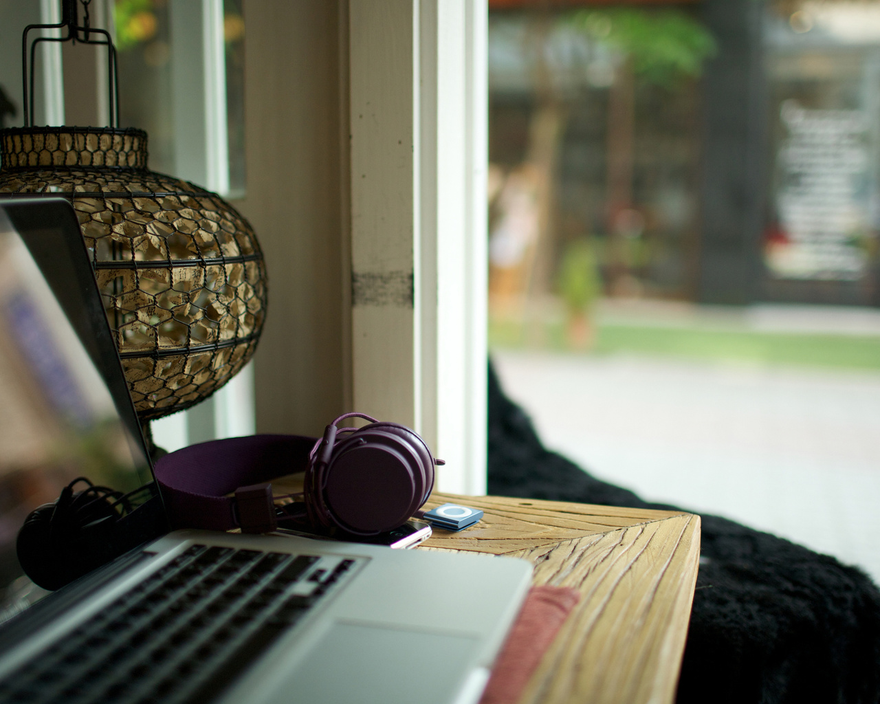 ipod, , , , still life, , , urban ears