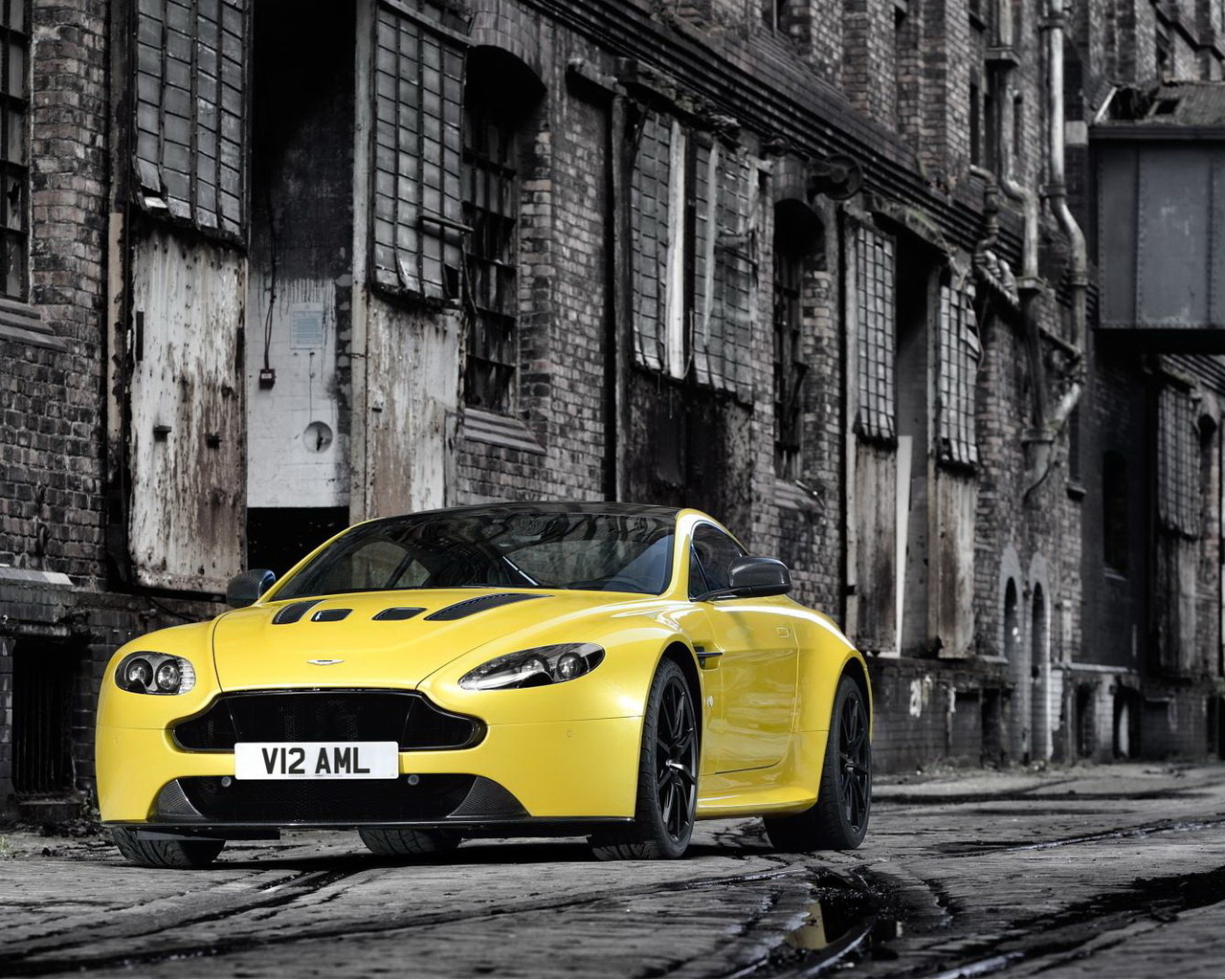 , aston-martin, , , , v12, vantage s, ,  , ,,  ,