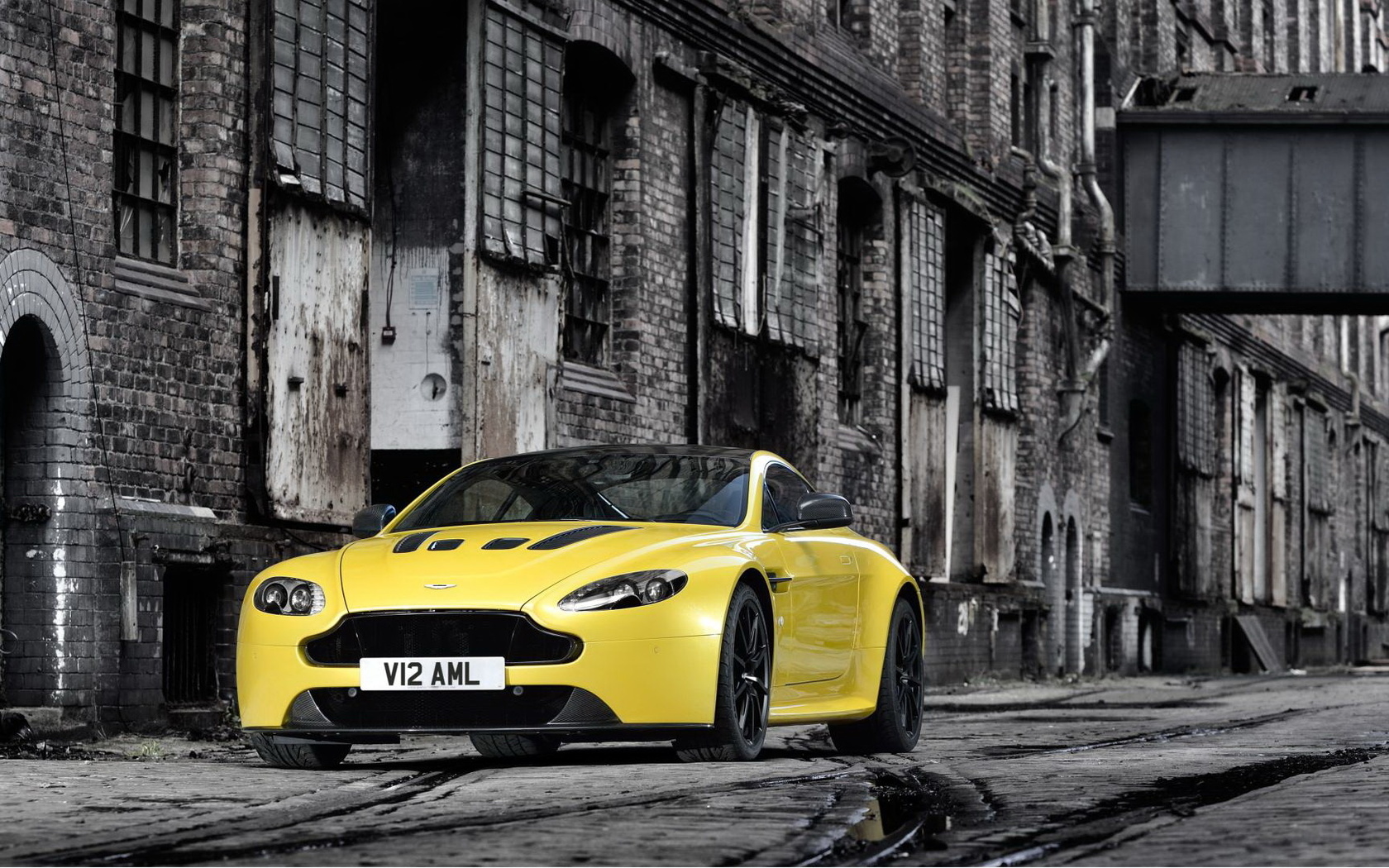 , aston-martin, , , , v12, vantage s, ,  , ,,  ,