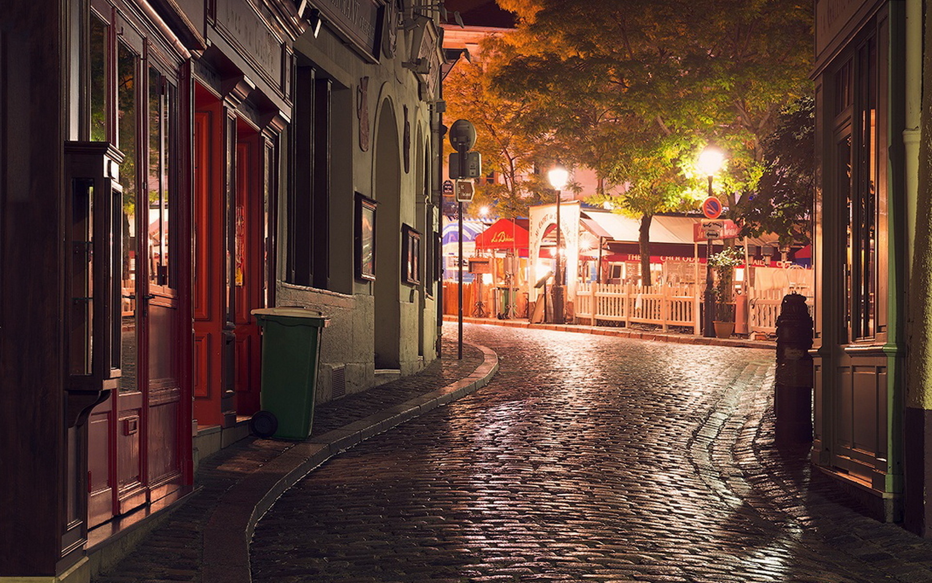 Фото улиц на телефон. Ночной Монмартр. Городская улица. Красивые улочки. Вечерний город.